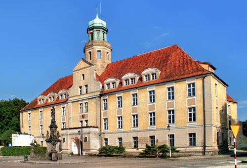 Frontowe zdjęcie zamku Wołów