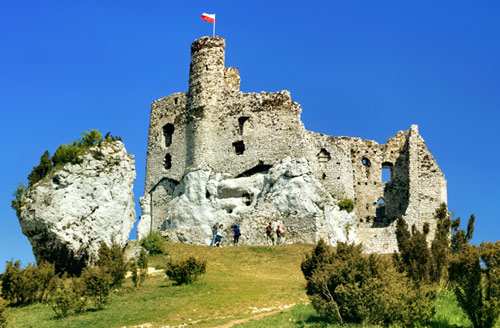 Frontowe zdjęcie zamku Mirów