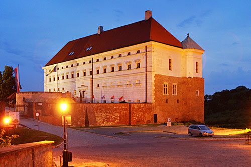 Frontowe zdjęcie zamku Sandomierz