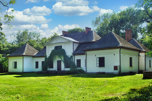 Frontowe zdjęcie zamku Skotniki
