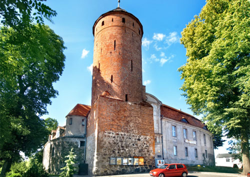 Frontowe zdjęcie zamku Świdwin