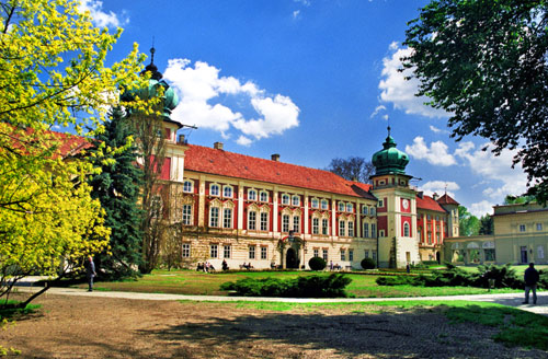 Frontowe zdjęcie zamku Łańcut