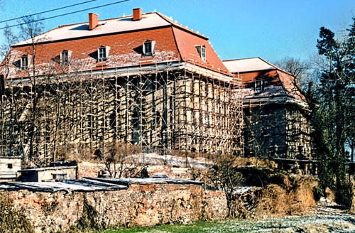 Frontowe zdjęcie zamku Pieszyce
