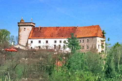 Frontowe zdjęcie zamku Otmuchów