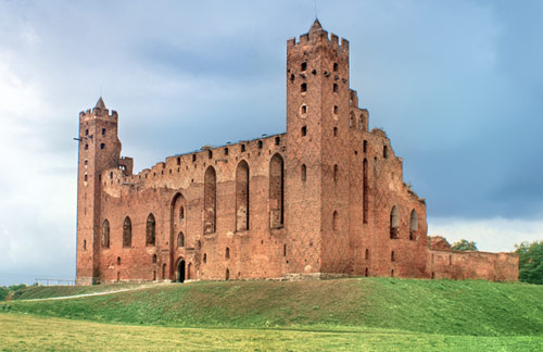 Frontowe zdjęcie zamku Radzyń Chełmiński
